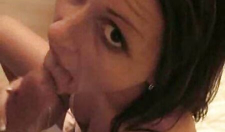 Plantureuse fille aux cheveux courts rebondit sauvagement sur la bite fille arabe xxx de l'agent de prêt