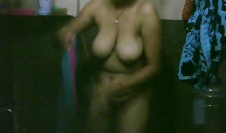 Throated Cadence porno tv arabe Lux donne une branlette de gorge méchante et bâclée!