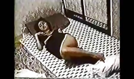 Une blonde en chaleur se doigte la chatte et se fait film porno arab hijab défoncer