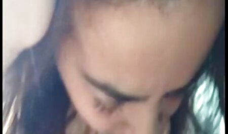 Une film porno de femme arabe belle adolescente entretient une grosse bite mature et reçoit un soin du visage