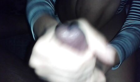 Christy, starlette tatouée et courbée, utilise un jouet sur sa chatte serrée xxxl porno arab