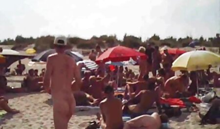 La milf anglaise Ashleigh pousse ses doigts dans sa porno arabe fille chatte