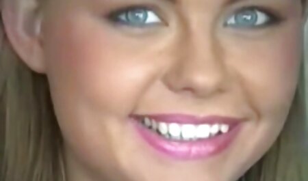 Fille très sexy fille arabe xxx taquine et pose sur webcam